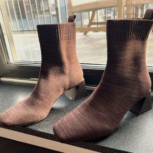 Vivaia Regina Square-toe Water Repellent Bootie  EU 37, 6.5 US